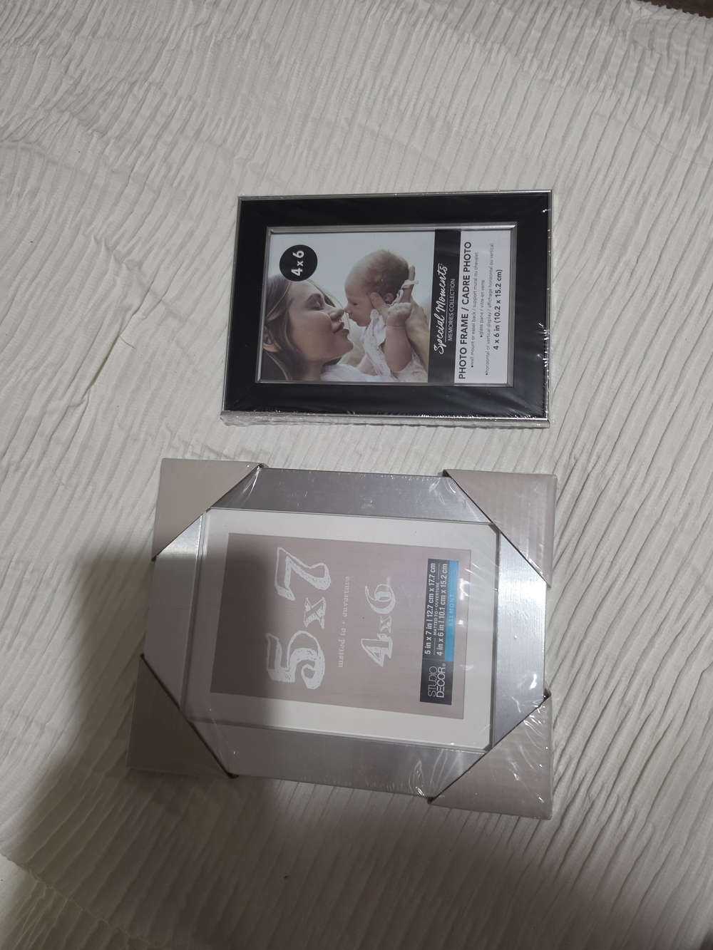 Set of 2 Picture Frames - Black 4x6 & Silver 5x7